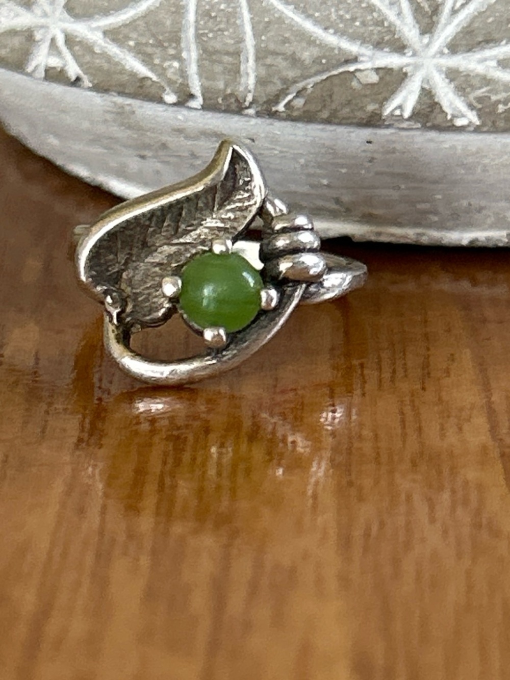 Vintage Native American Sterling Silver Leaf Ring With Genuine Jade - Picture 3 of 6